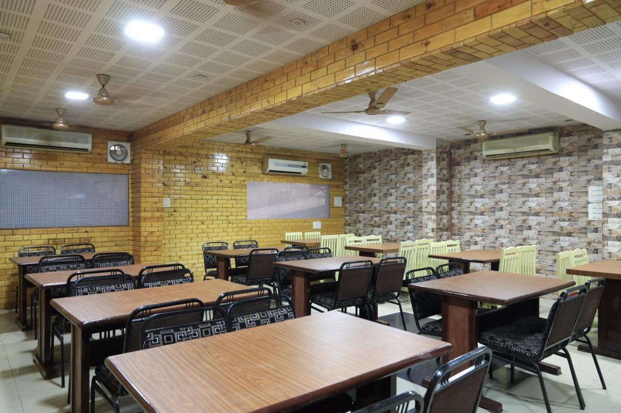 Oyo Flagship 77764 Hotel Rahul Ganeshpeth Colony Nagpur Exterior foto