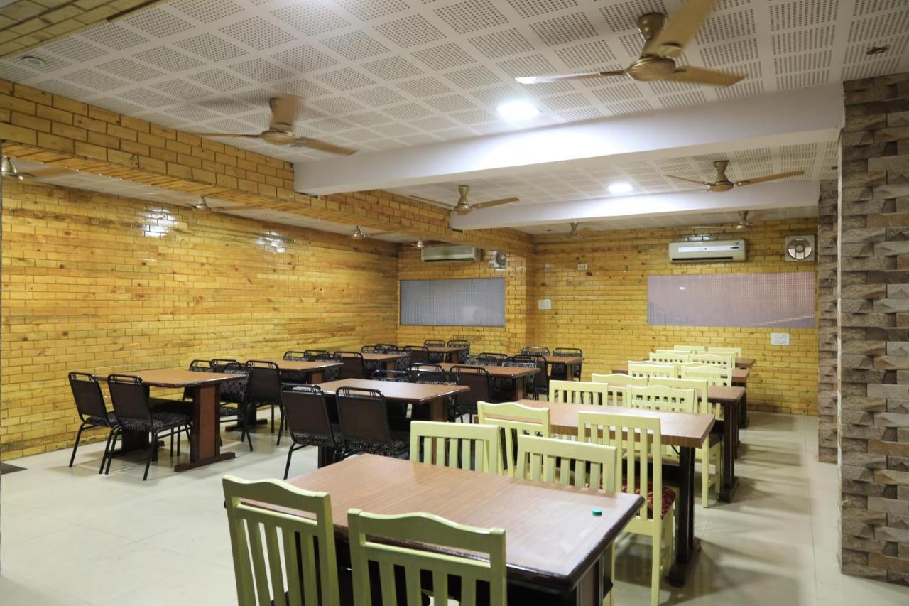 Oyo Flagship 77764 Hotel Rahul Ganeshpeth Colony Nagpur Exterior foto