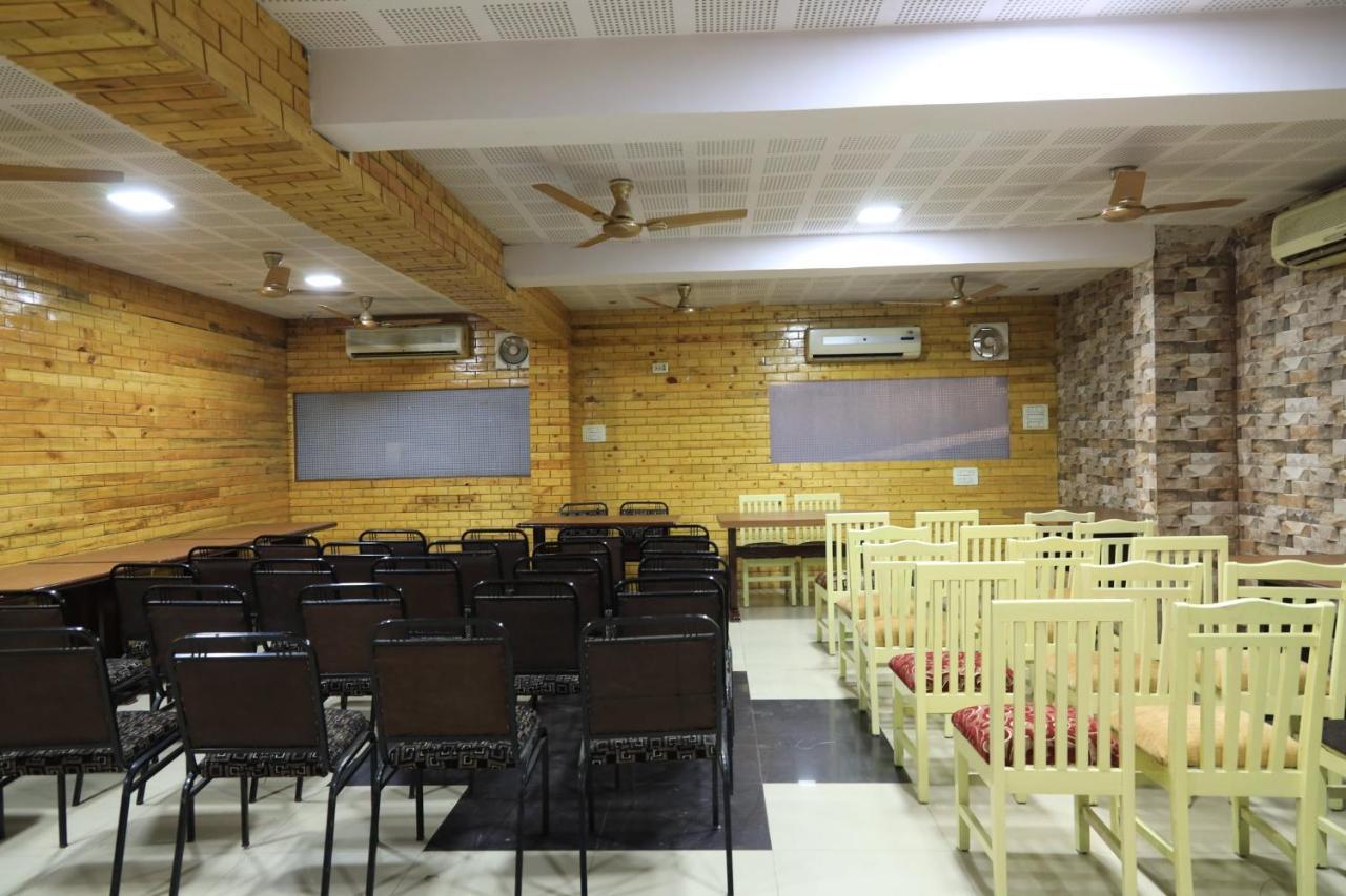Oyo Flagship 77764 Hotel Rahul Ganeshpeth Colony Nagpur Exterior foto